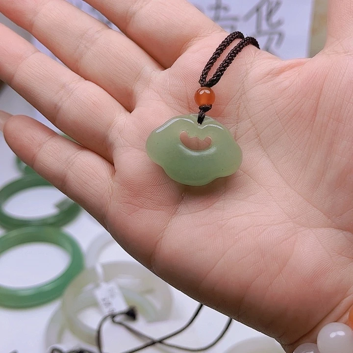 颈饰未镶嵌石英质玉110