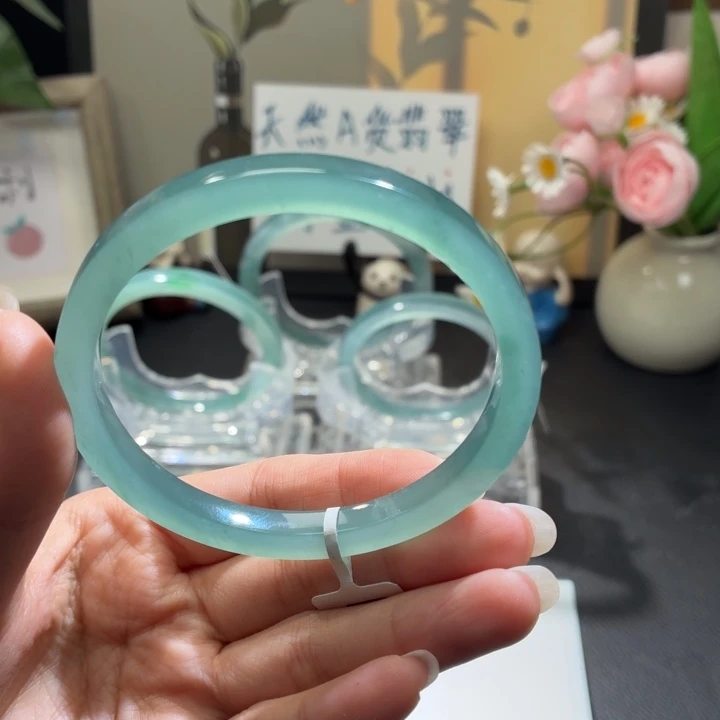 兰***翡翠未镶嵌手镯冰胶飘花