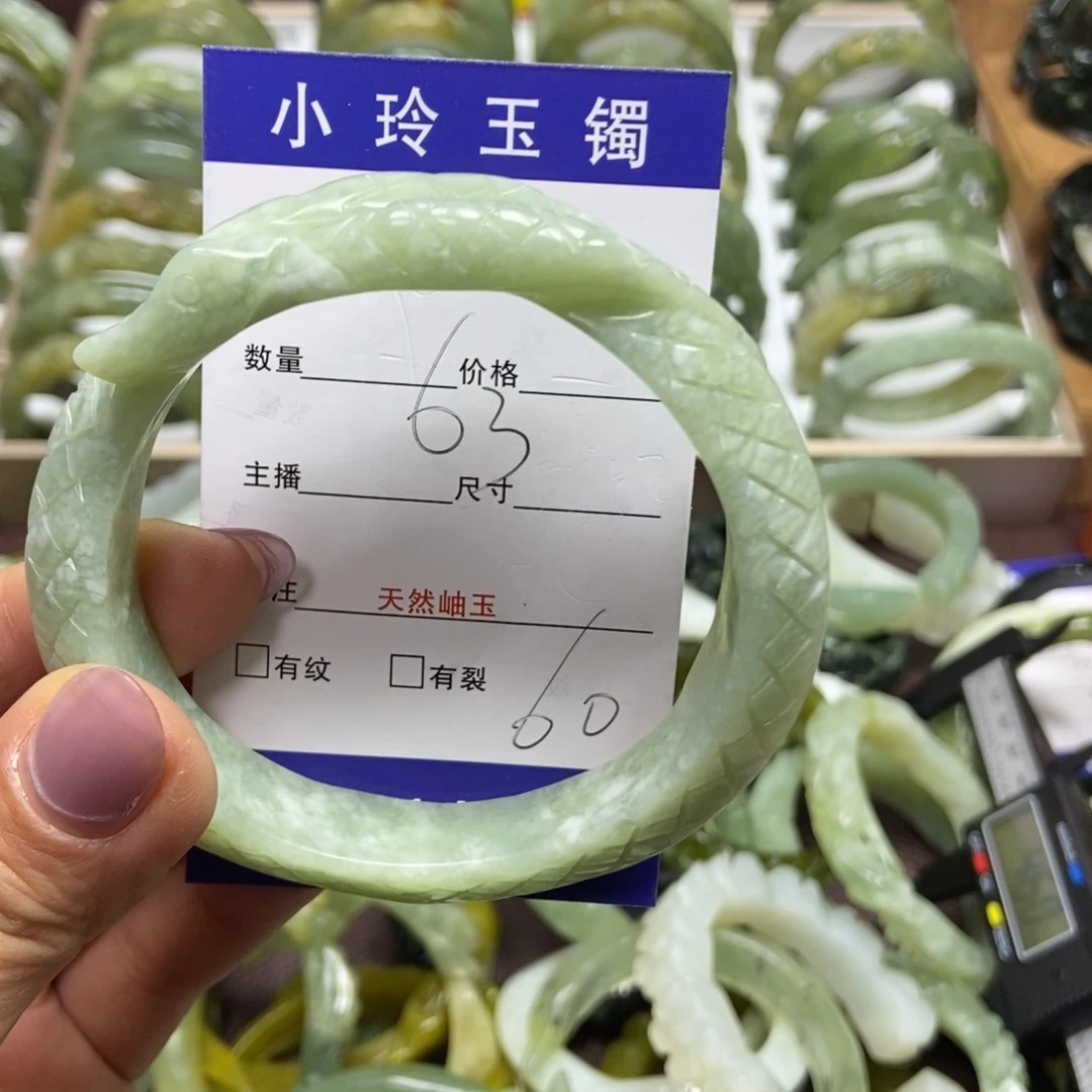 蛇纹石玉手镯未镶嵌