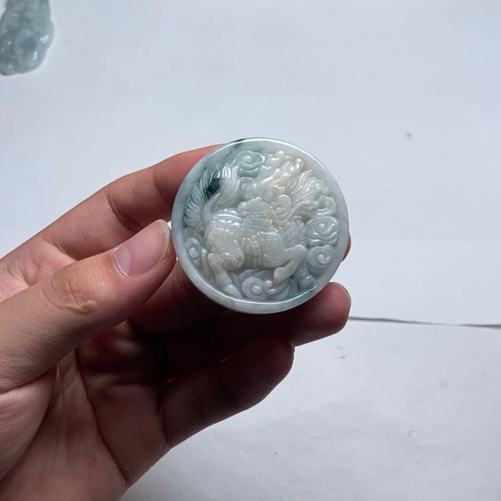 翡翠未镶嵌颈饰麒麟4