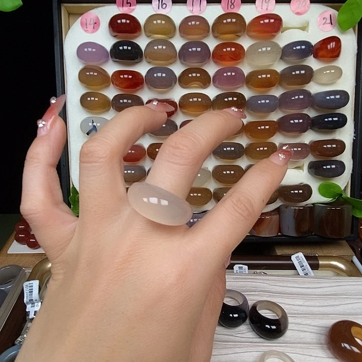 溜****玛瑙/玉髓未镶嵌戒指