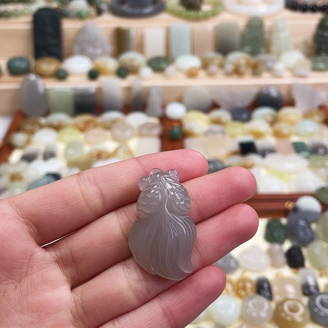 和田玉未镶嵌吊坠(赠链)