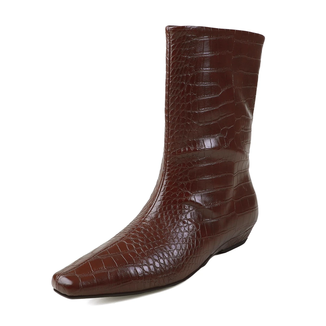 高档鳄鱼纹牛皮秋冬季新款真皮靴子女短靴方头小坡跟宽筒女靴棕色