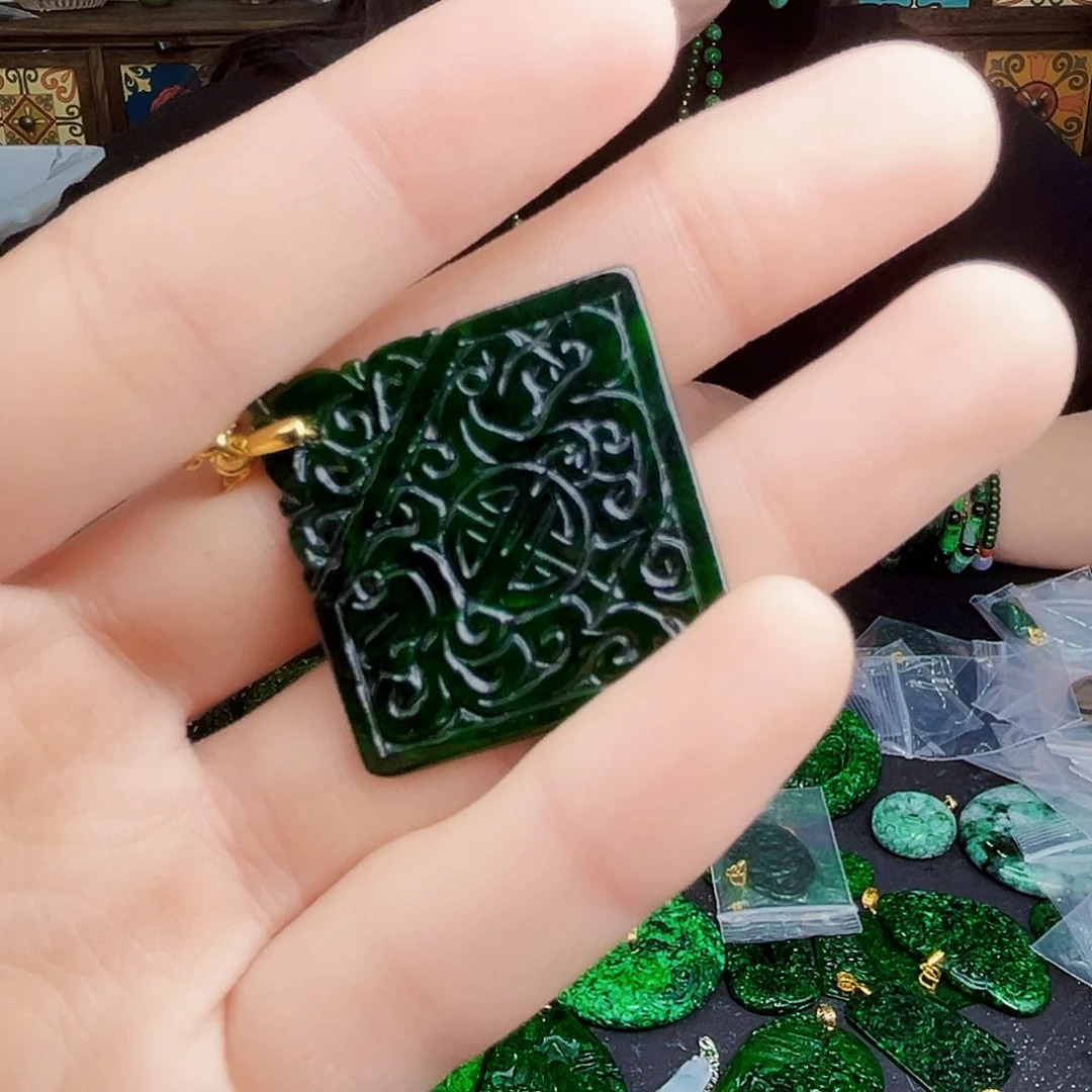 颈饰银S925镶嵌翡翠多样性