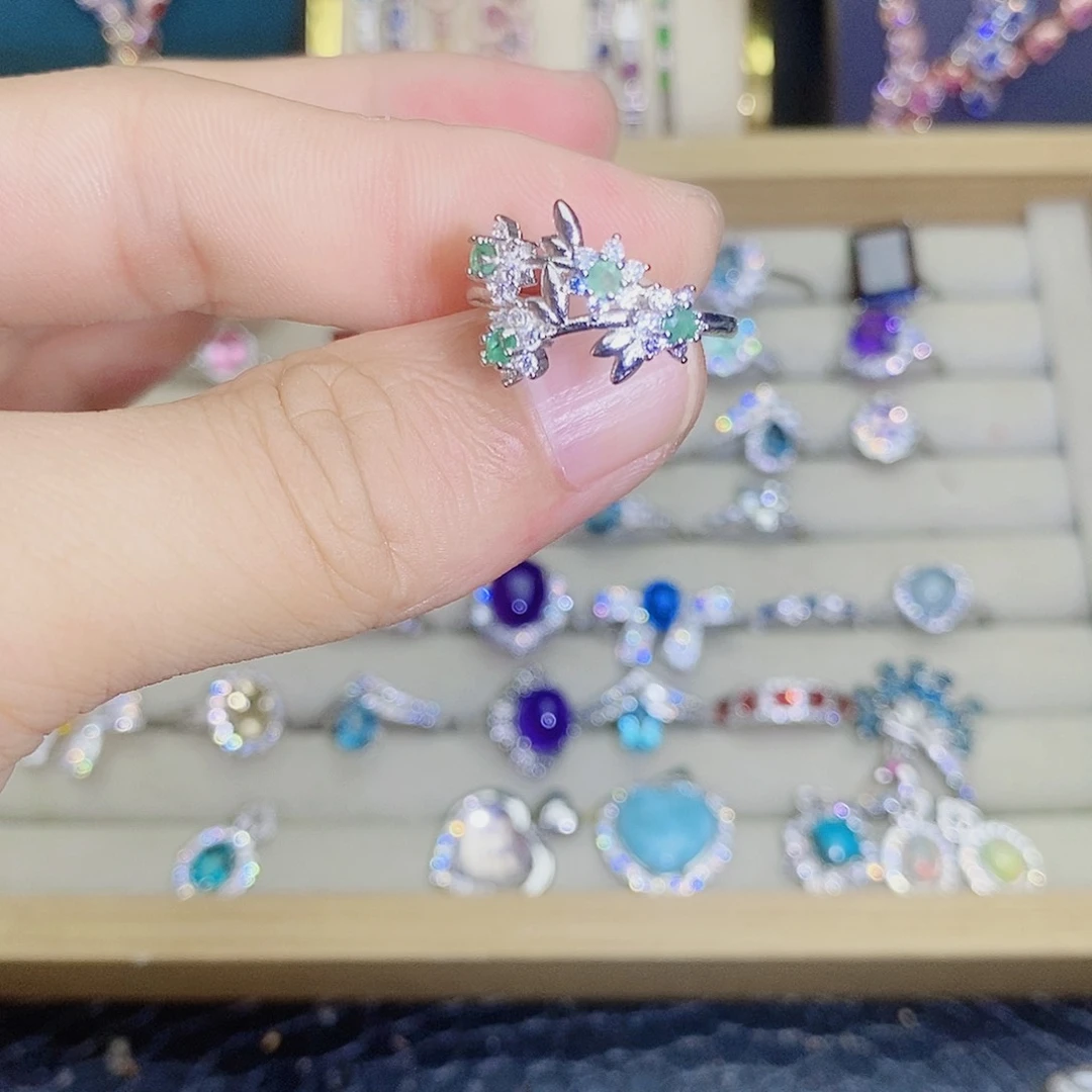 银S925镶嵌戒指祖母绿