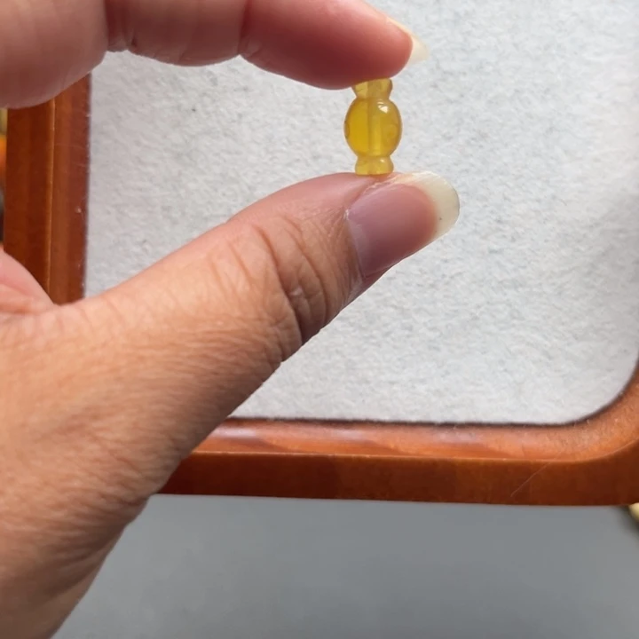 琥珀未镶嵌珠宝奇石M 62号