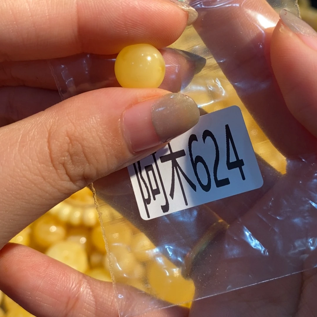未镶嵌琥珀珠宝奇石624