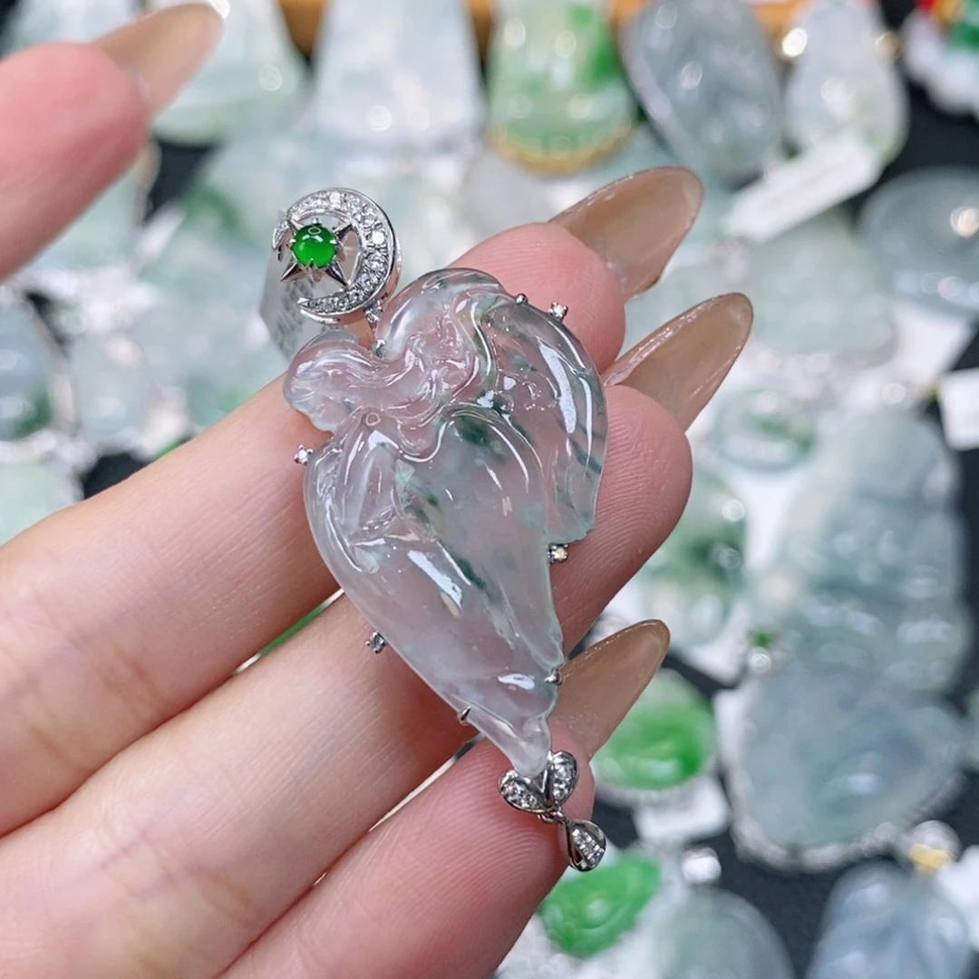 颈饰18K金镶嵌翡翠