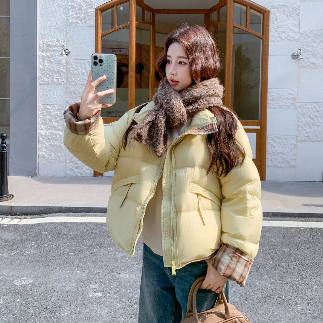 韩系格纹拼接立领90绒面包服女冬季新款小个子休闲减龄加厚羽绒服