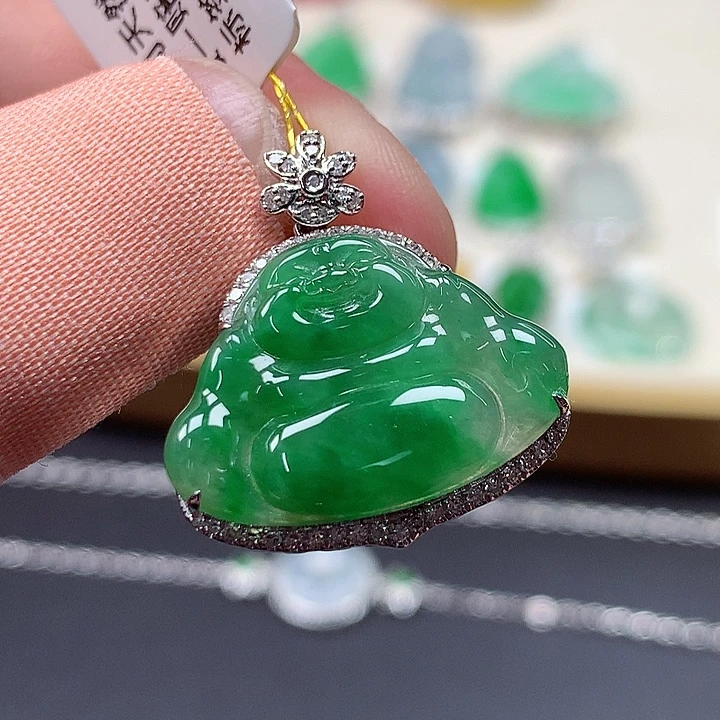 翡翠18K金镶嵌颈饰