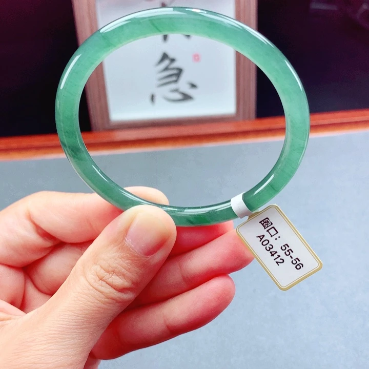 未镶嵌手镯翡翠圆镯