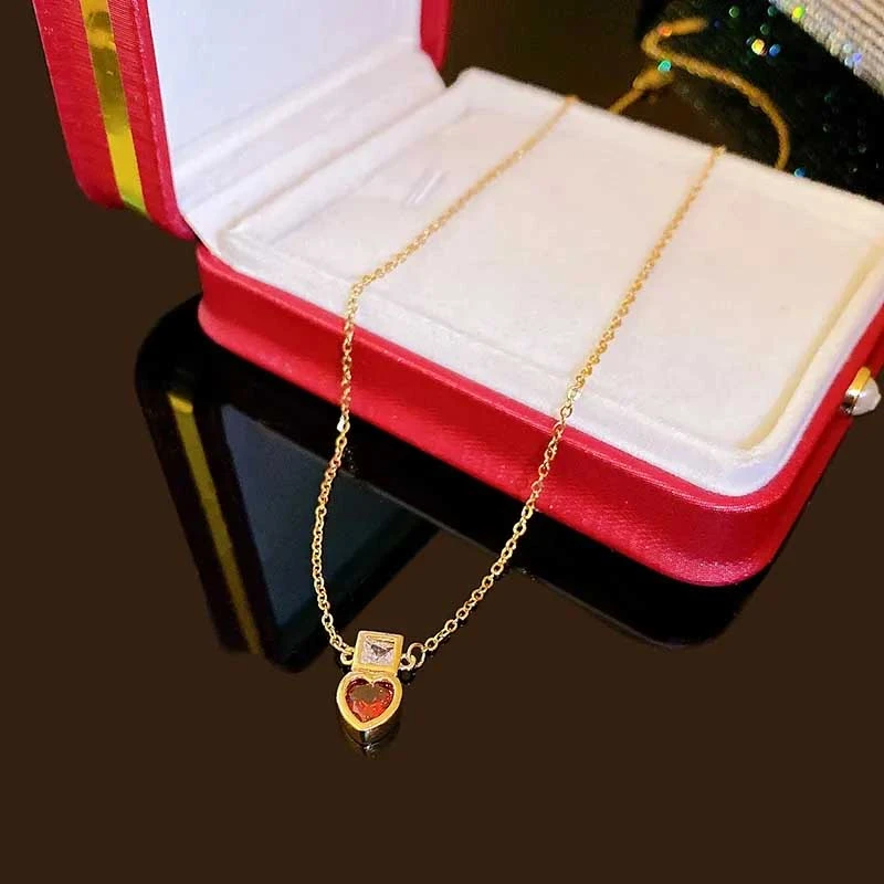 合金项链 高级感爱心项链女新款小众设计百搭时尚吊坠锁骨链配饰