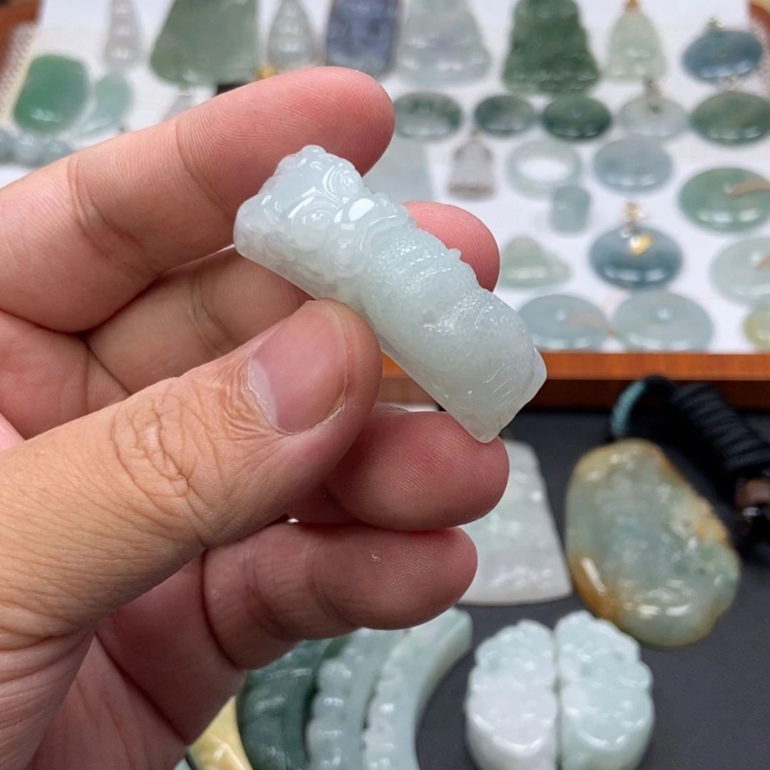 翡翠未镶嵌颈饰龙手牌  天然缅甸A货翡翠