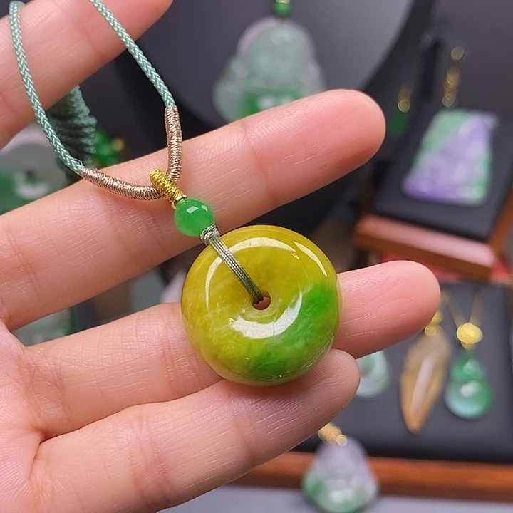 颈饰未镶嵌翡翠吊坠