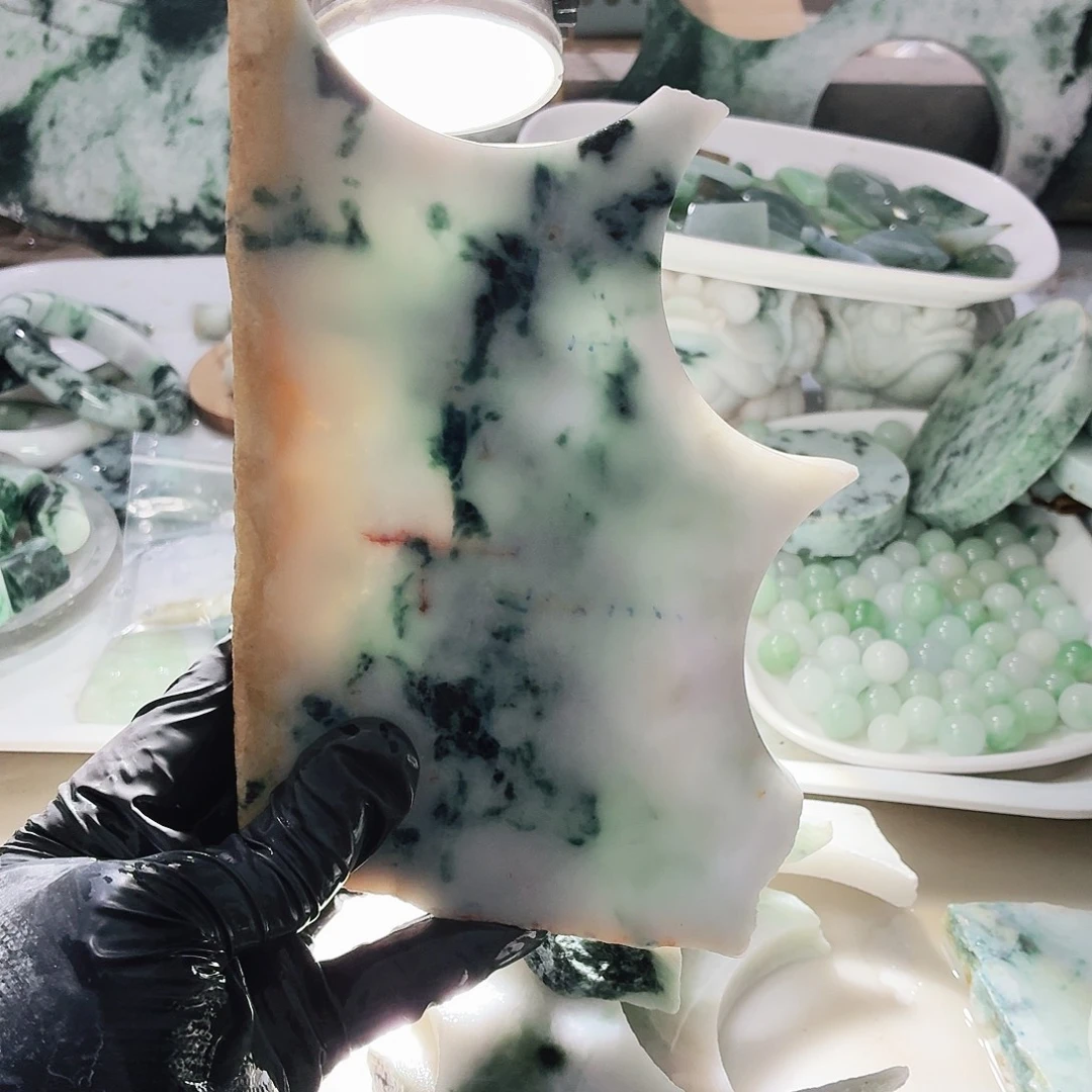 翡翠未镶嵌颈饰边角料