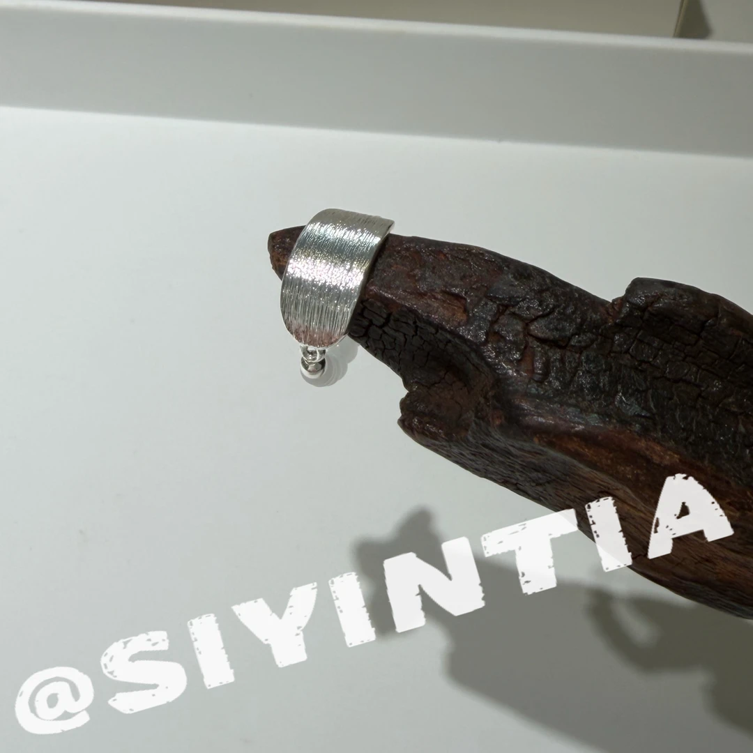 铜合金琉璃戒指 A715 拉丝面白字米珠弹力绳韩系小众戒指