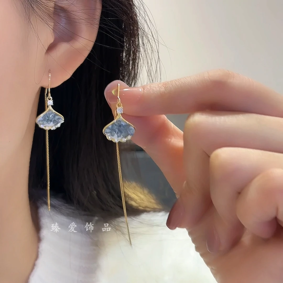 铜合金合成锆石耳饰 小巧灵动银杏叶防丢耳线超仙精致甜美