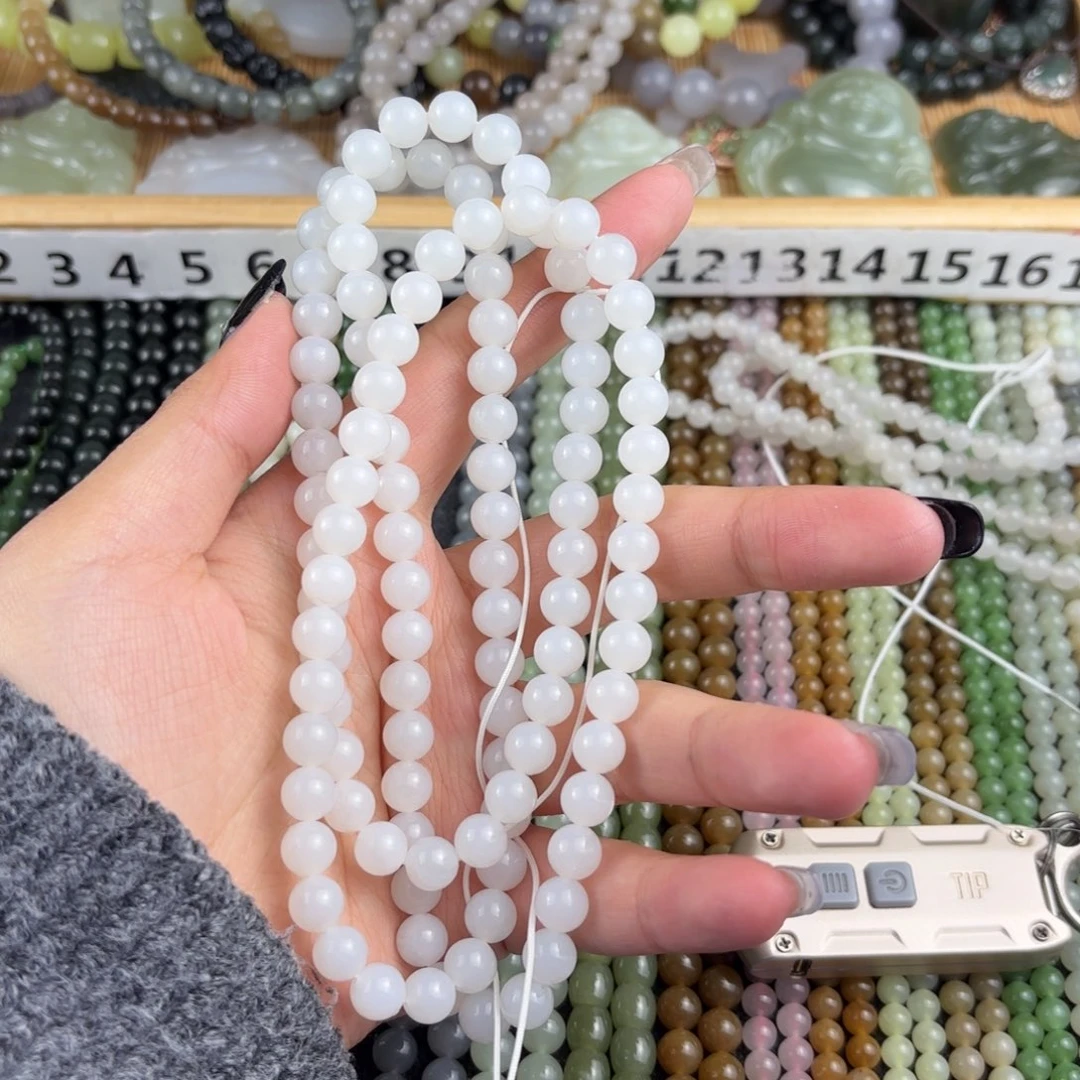 红***豆和田玉未镶嵌颈饰