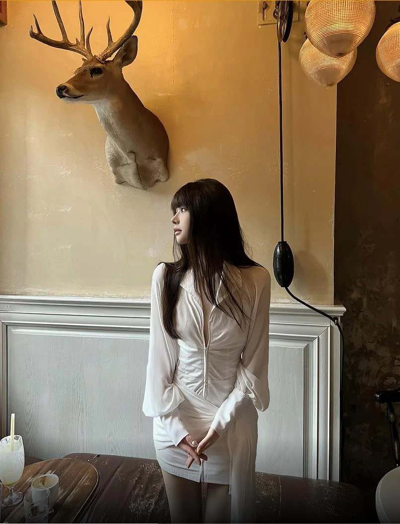 2025秋季新款高腰显瘦气质拉链镂空纯欲露背绑带衬衫连衣裙短裙女