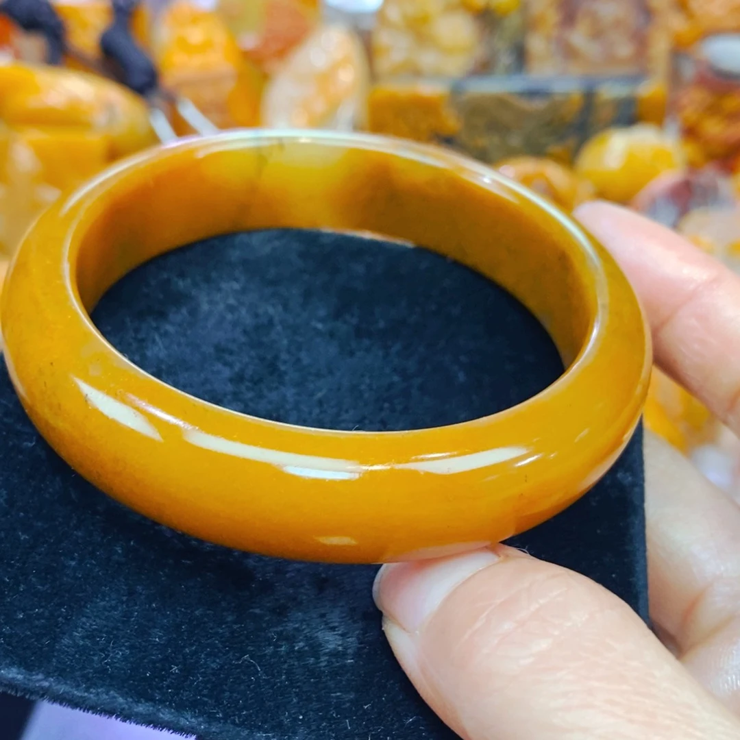 未镶嵌石英质玉（黄龙玉）颈饰