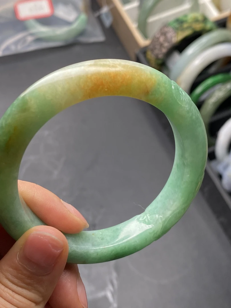 梵高的向日葵黄加绿手镯翡翠