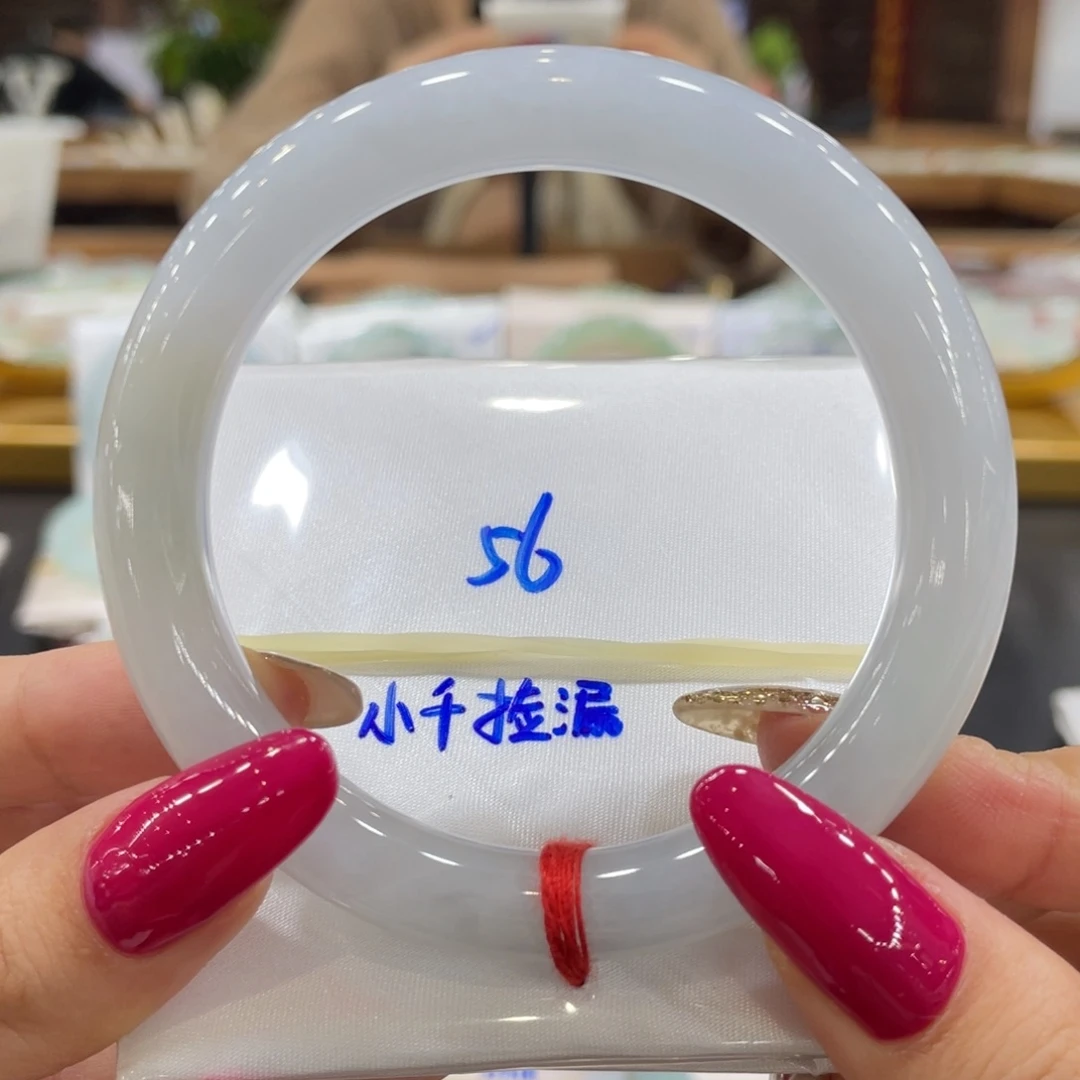 翡翠手镯未镶嵌翡翠