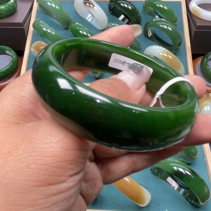 和田玉（碧玉）未镶嵌手镯