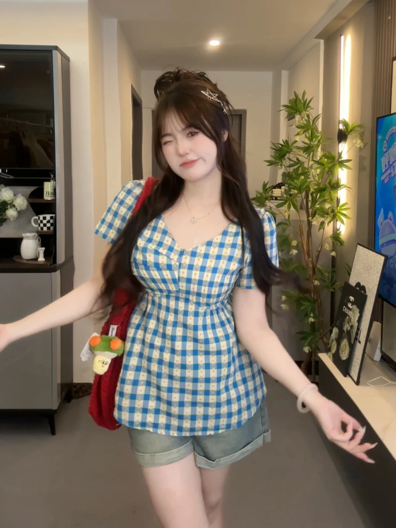 法式复古蓝色格子飞飞袖衬衣女夏季甜美风掐腰设计感上衣9016