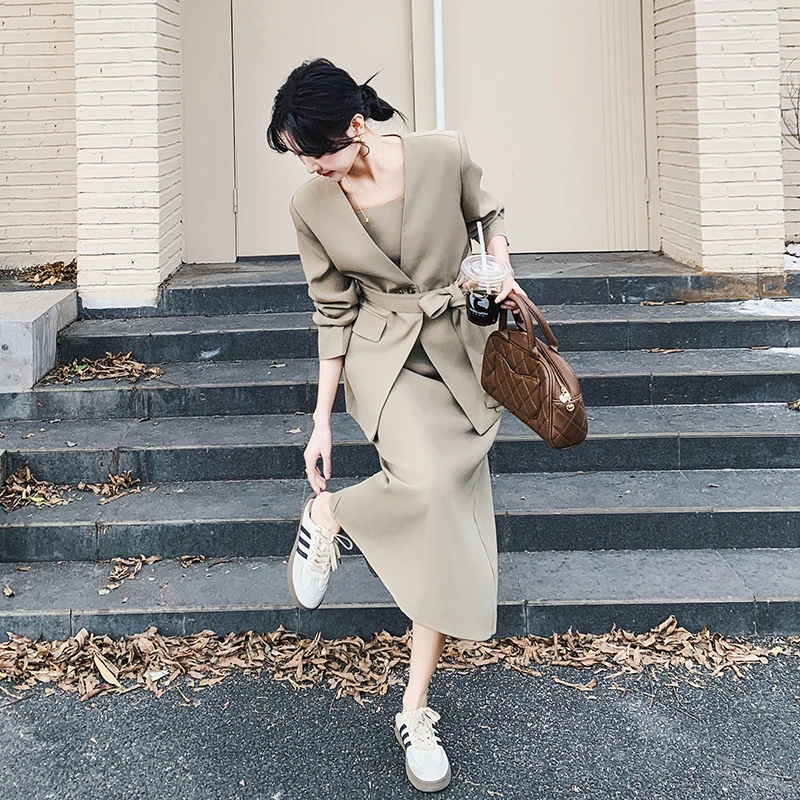 富家千金高级感穿搭卡其色西装连衣裙两件套2025春秋新款洋气套装
