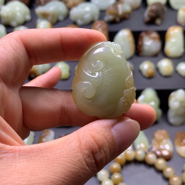 和田玉（糖玉）未镶嵌颈饰