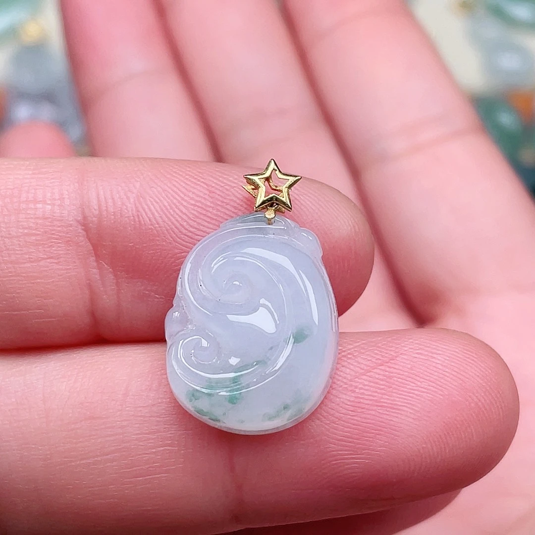 翡翠未镶嵌颈饰如意