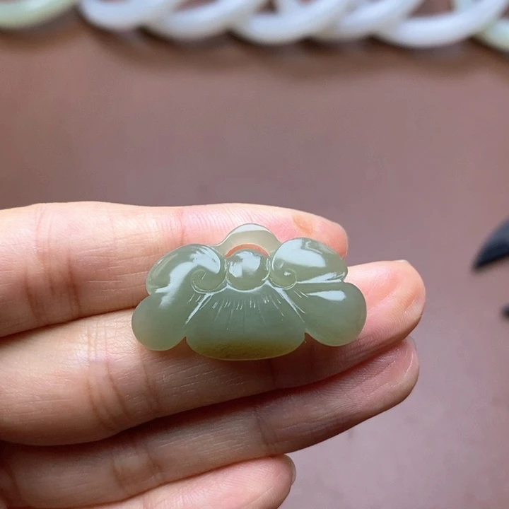 和田玉未镶嵌手镯如意