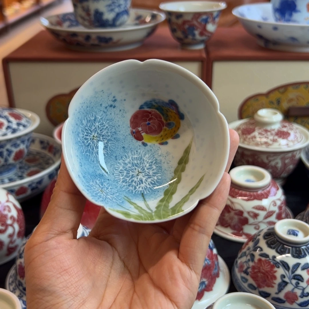 手绘兰寿鱼花口高足杯