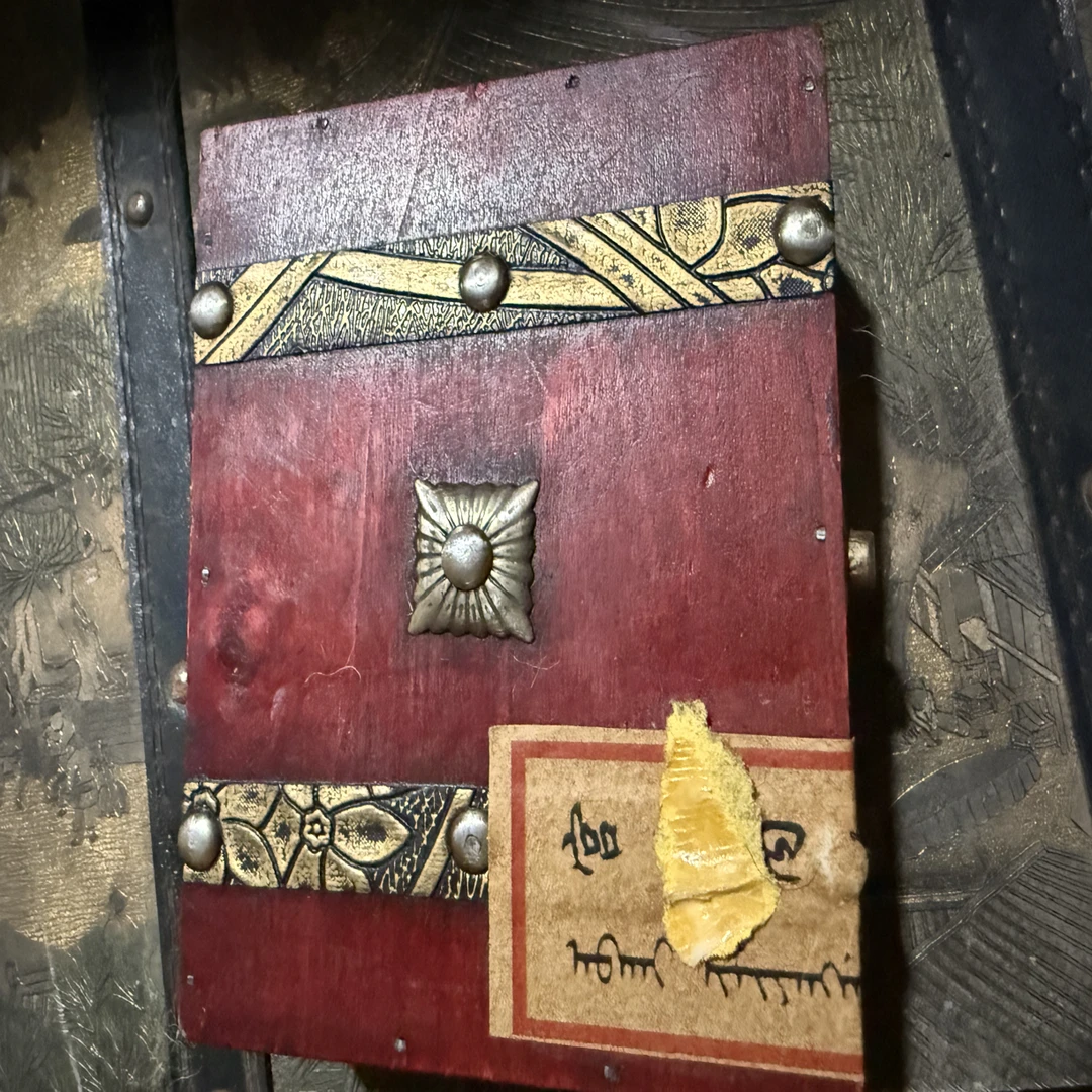 【闪购商品】铆钉小红方盒