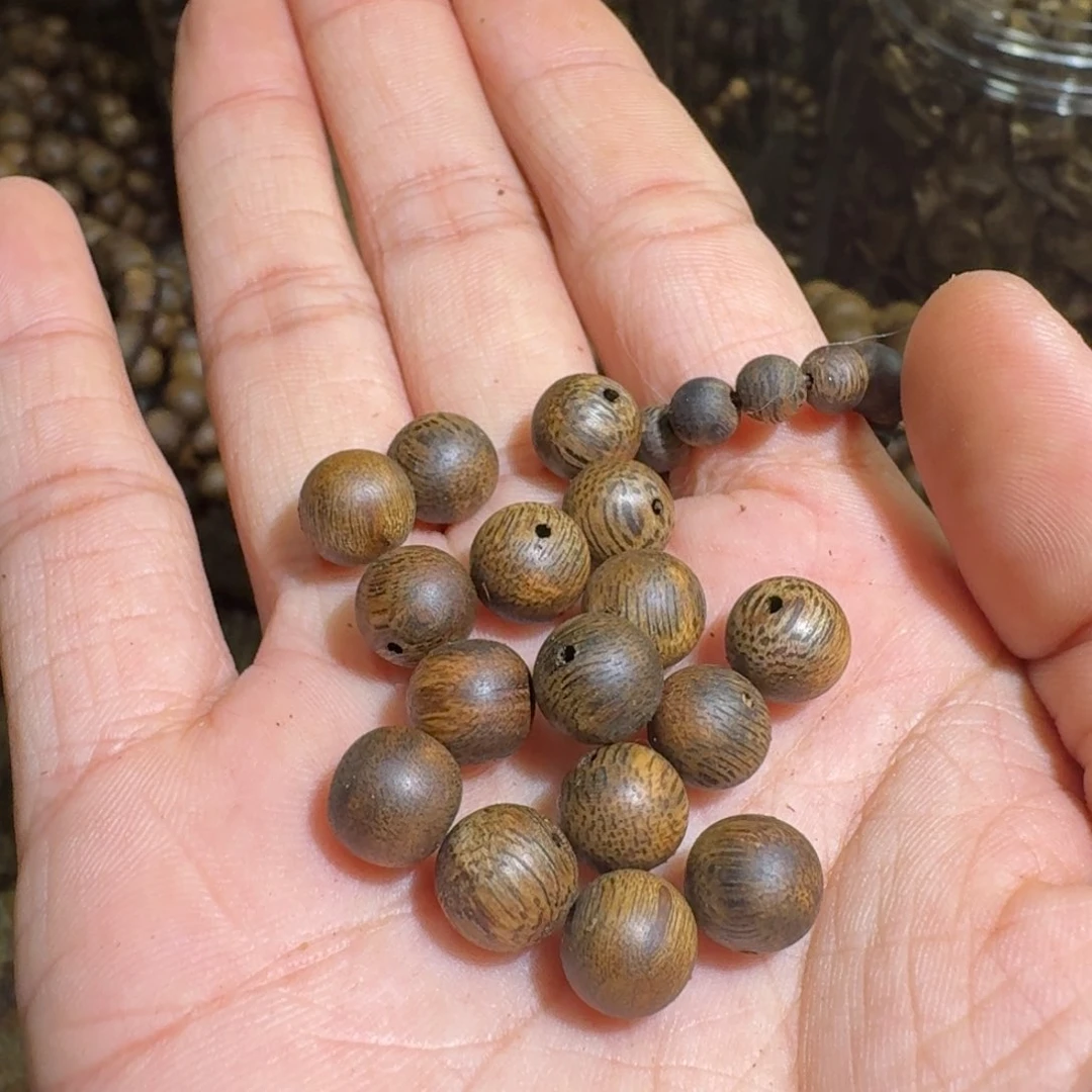 沉香沉香碎屑哒****s蓝宝石0.8 4克料子