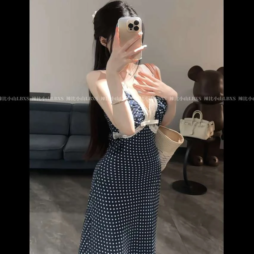 气质纯欲风蕾丝边拼接V领无袖洋装画报夫人shea连衣裙