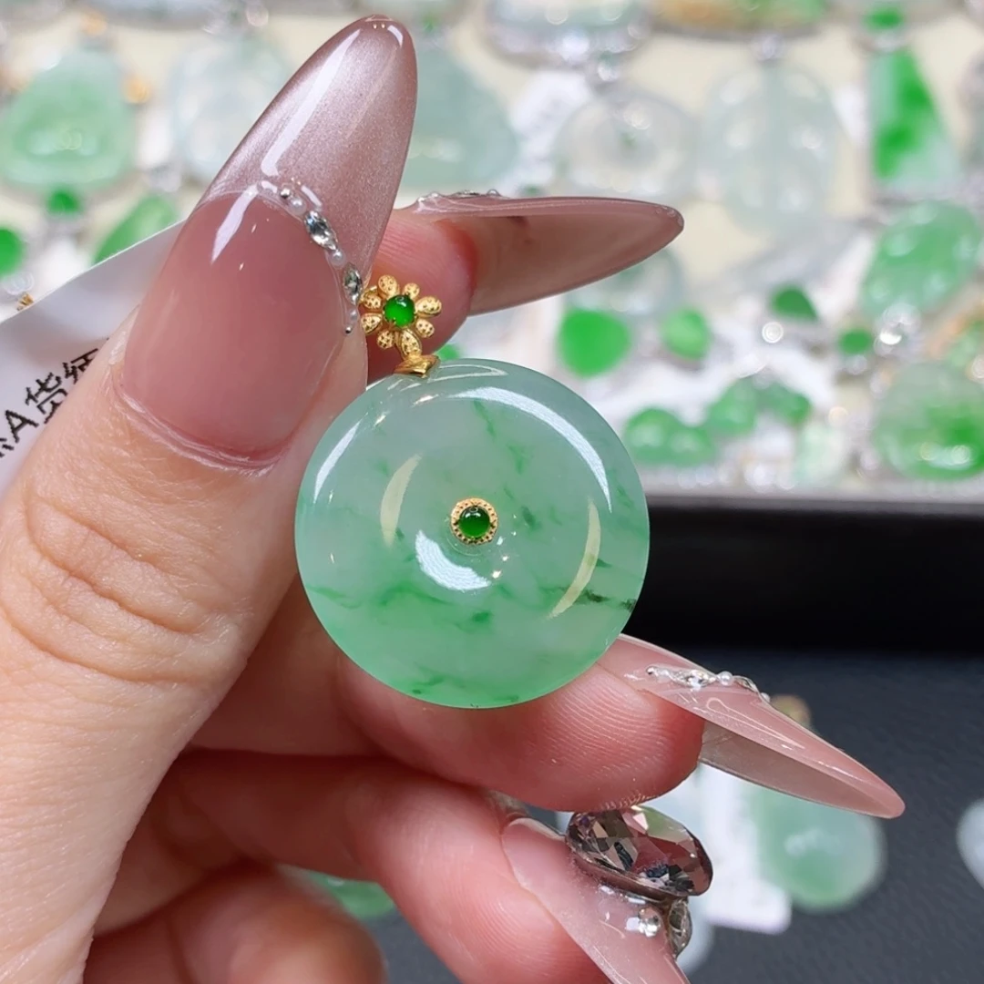 翡翠18K金镶嵌颈饰