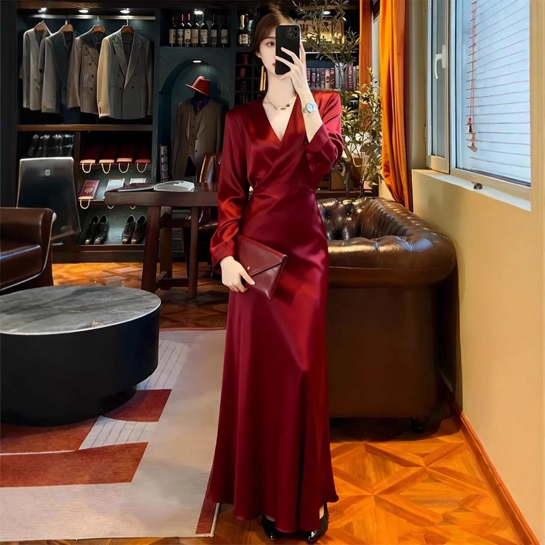 2025秋季红色V领收腰连衣裙女红色长袖修身显瘦高级感御姐风长裙