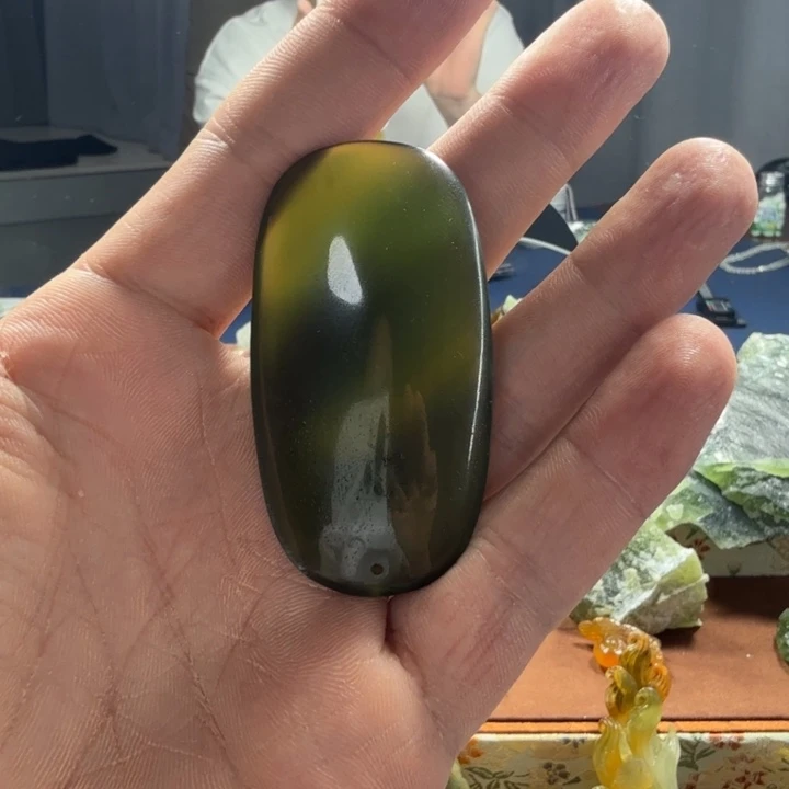蛇纹石玉未镶嵌吊坠