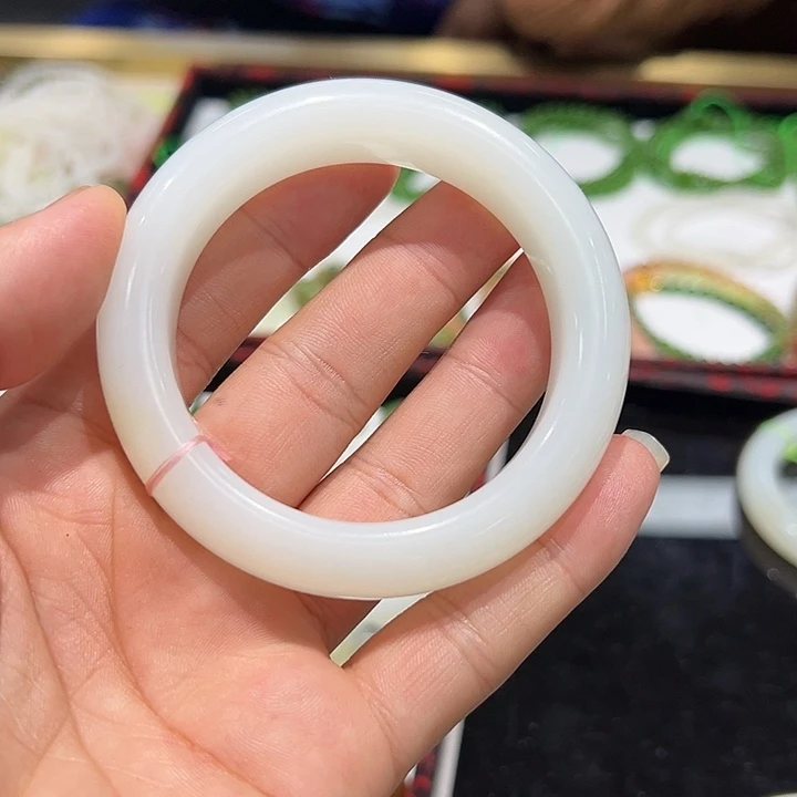 不***啥和田玉未镶嵌手镯