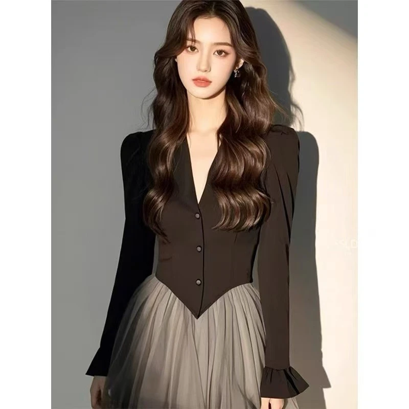 连衣裙2025春季新款女高级感气质V领拼接网纱收腰显瘦中长款裙子