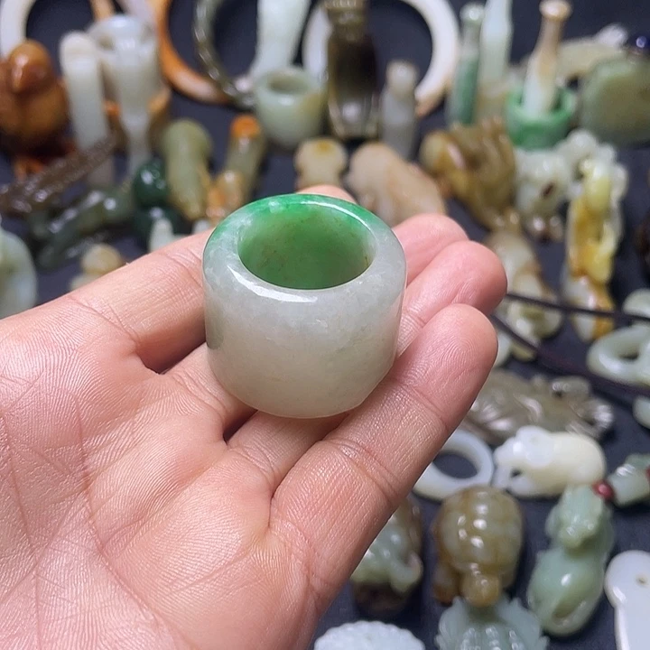 拾***宝翡翠未镶嵌颈饰翡翠未镶嵌颈饰