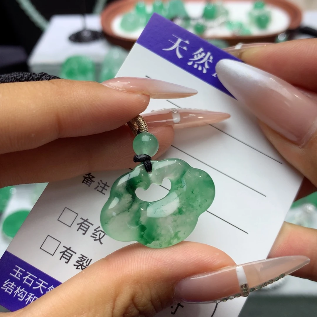 石英质玉（非洲翠）未镶嵌颈饰