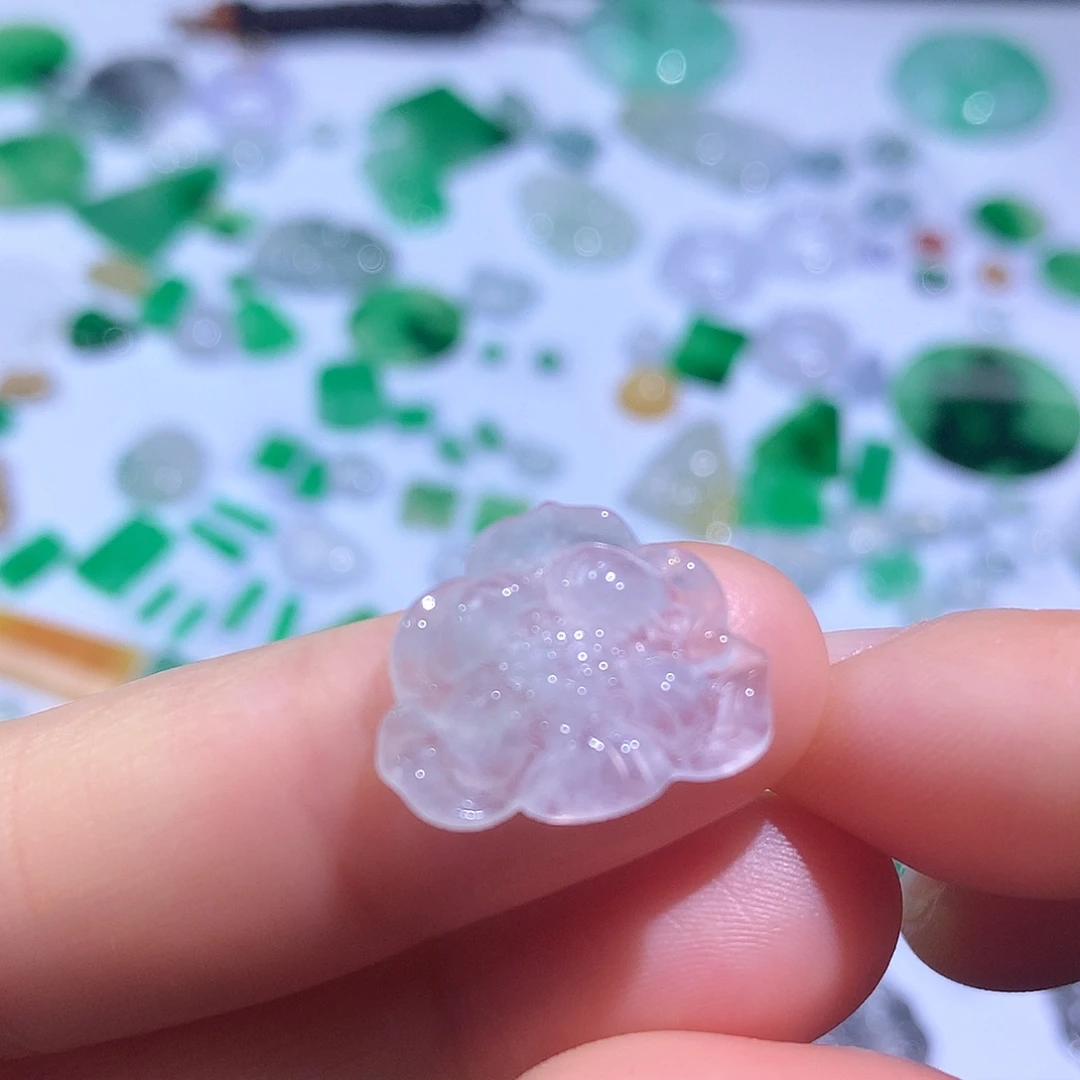 翡翠颈饰未镶嵌荷花