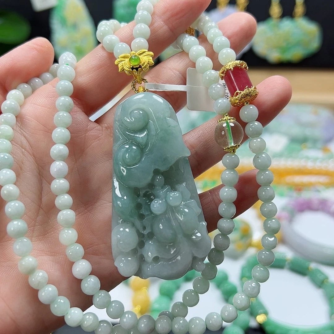 颈饰未镶嵌翡翠吊坠
