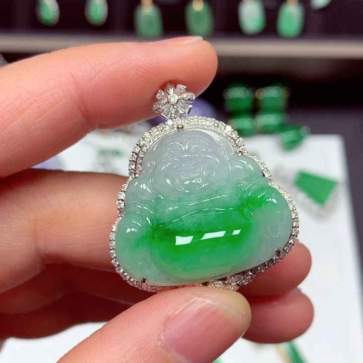 翡翠18K金镶嵌颈饰