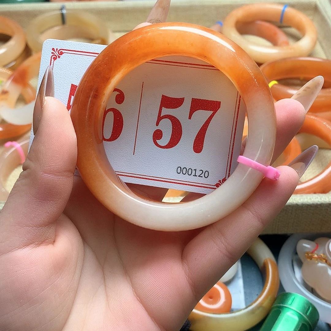 未镶嵌石英质玉（黄龙玉）手镯