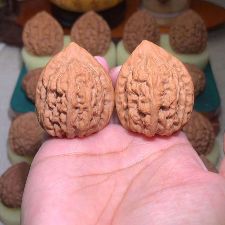 文玩核桃把件赤龙鸡心