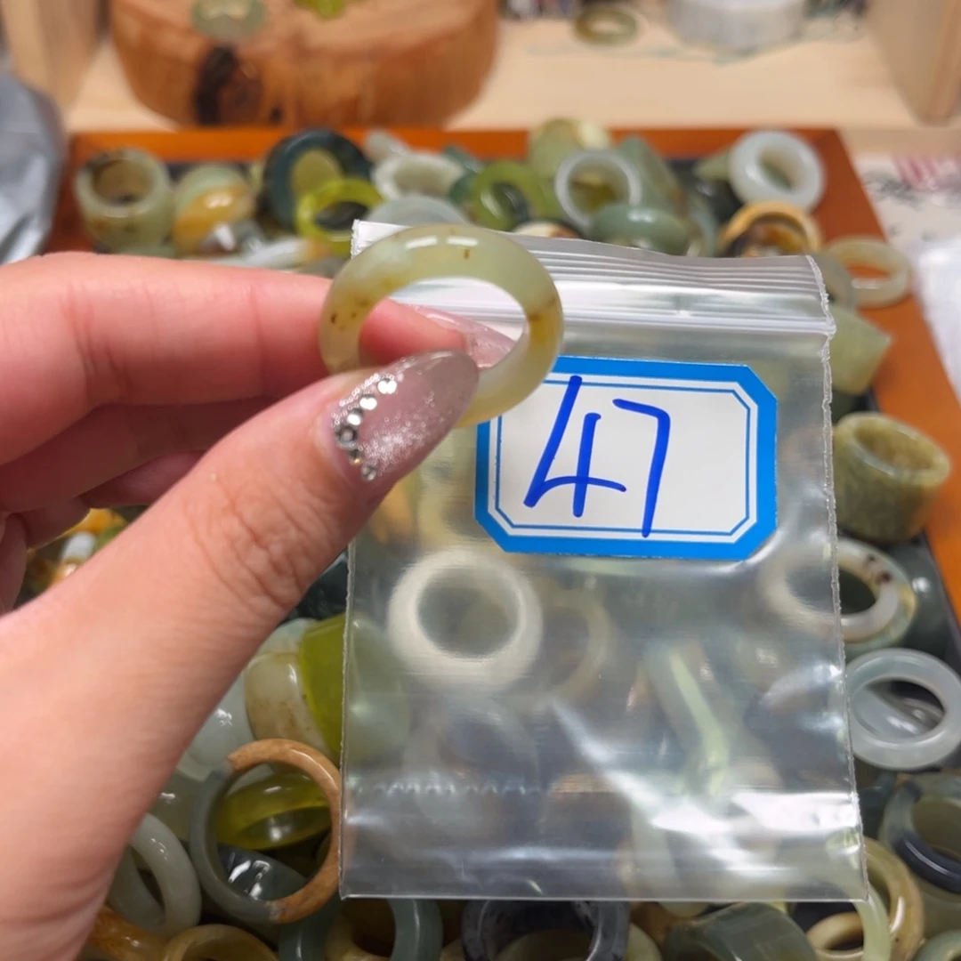 (***笑蛇纹石玉未镶嵌珠宝奇石