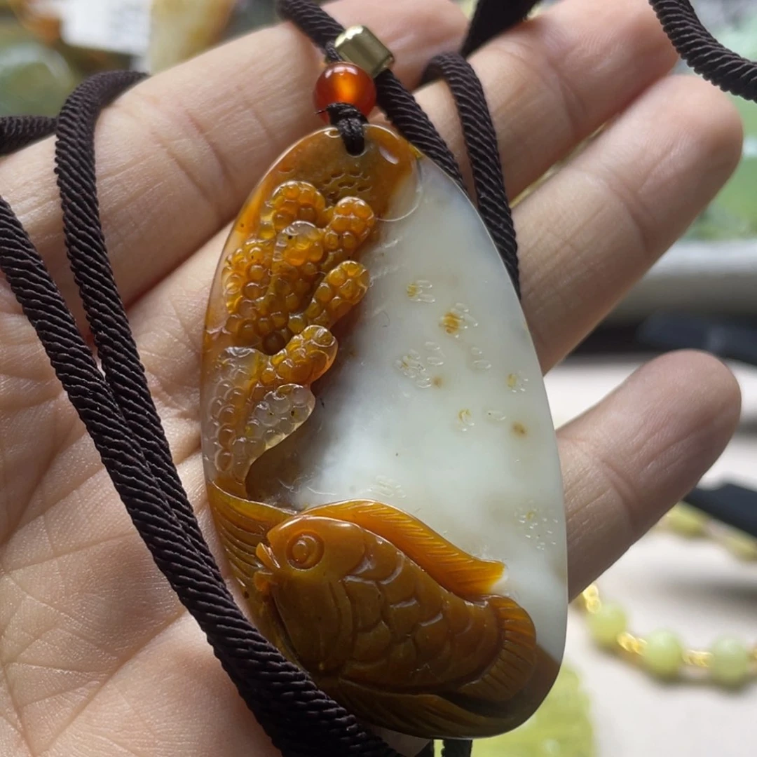 蛇纹石玉颈饰未镶嵌